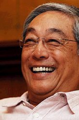 冠猜霸（曾江饰演）