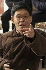 阎埠贵（李光复饰演）