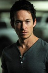 Lee Sizemore（西蒙·夸特曼饰演）