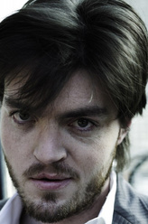 汤姆·伯克（汤姆·伯克饰演）