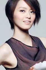 叶欣荣（梁咏琪饰演）