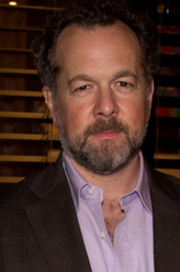 Mike 'Wags' Wagner（大卫·科斯塔贝尔饰演）