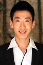 彭禺厶（彭禺厶饰演）