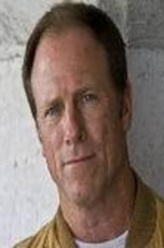 Peter Abernathy（路易斯·赫特哈姆饰演）