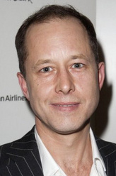 Prince Ernst von Hannover（丹尼尔·贝茨饰演）