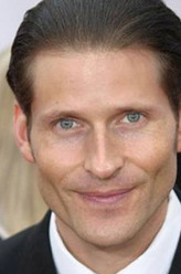 克里斯平·格洛弗剧照