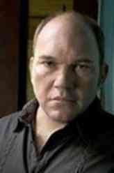 布拉德·巴里克（韦德·威廉姆斯饰演）