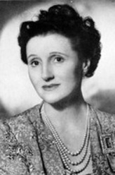 Joyce Carey（Joyce Carey饰演）