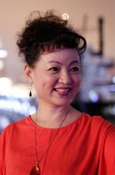 宋春芳（陈卫饰演）