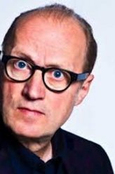 Count Ilya Rostov（亚德里安·埃德蒙松饰演）