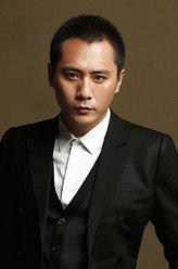 龙小羽（刘烨饰演）