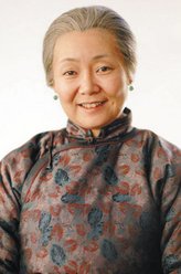 文他娘（萨日娜饰演）