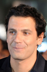 Cyclone（梅迪·内博饰演）