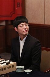 崔泽（朴宝剑饰演）