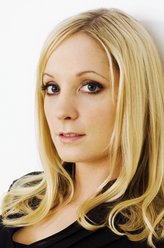 Anna Bates（琼安·弗洛加特饰演）