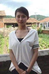 佟多多（于明加饰演）