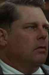 Nathan Cardiff（格拉汉姆·贝克尔饰演）