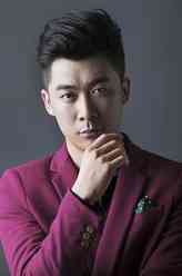 赵家信（曹征饰演）