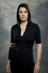 艾米莉·普兰蒂斯（帕姬·布鲁斯特饰演）