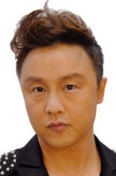 珠宝店男职员（郑敬基饰演）