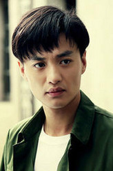 齐伟（周一围饰演）