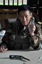 阮文雄（王劲松饰演）