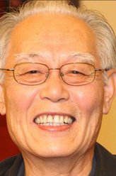 姥爷（张勇手饰演）