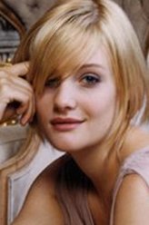 Jenny（萝玛拉·嘉瑞饰演）