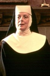 修道院院长（玛吉·史密斯饰演）