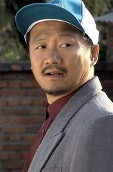 谢广坤（唐鉴军饰演）