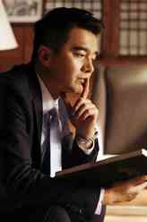 赵明齐（许亚军饰演）