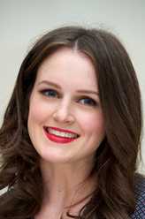 黛西梅森（索菲 麦希拉饰演）