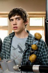 汤姆·皮尔森（卡特·詹金斯饰演）