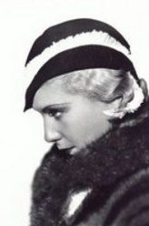 莉莲·塔斯曼（莉莲·塔斯曼饰演）