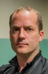 里克·沃登（里克·沃登饰演）