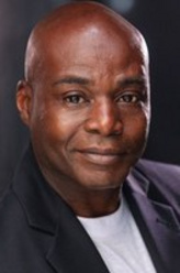 梅纳德·埃济亚施剧照