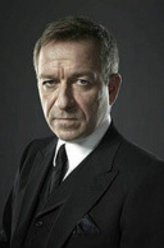  阿尔弗莱德·潘尼沃斯（西恩·帕特维饰演）