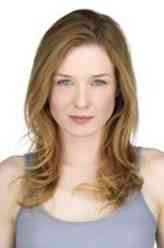 Holly（露西·沃特斯饰演）