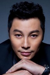 沈世均（谭耀文饰演）