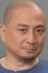 梁志峰（汤镇业饰演）