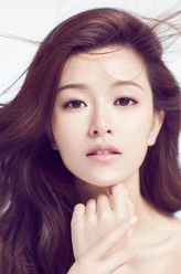Nicole（文咏珊饰演）