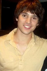  哈维·丹特（尼古拉斯·达格斯托饰演）