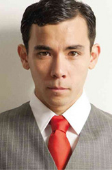 Oliver Hampton（康拉德·里卡摩拉饰演）