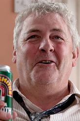 Albert Mottershead（彼得·怀特饰演）