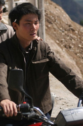 铁成军（李彦明饰演）
