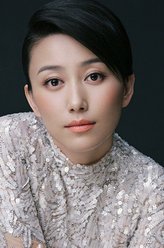 孙菲（丁柳元饰演）