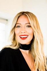 希拉里·达芙剧照