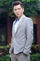 段天朗（韩栋饰演）