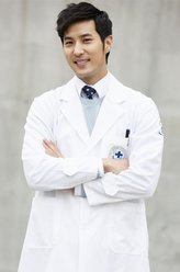 姜志云（金知硕饰演）