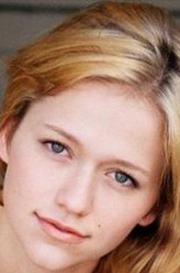 Anna Martin（乔安娜·布拉迪饰演）